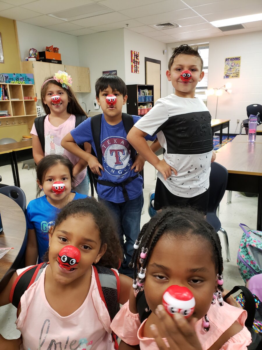 PatyGonzalez3rd's tweet photo. Thank you to SALA for donating red noses to Mora’s 2nd and 3rd graders. Let’s stop child poverty. #MoraLegacy #NosesOn #RedNoseDay #RedNose https://t.co/YtIgU057ci