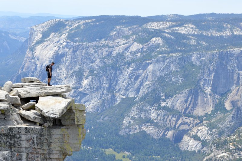 PythonRidge's tweet image. Looking over the edge at Yosemite... EPIC.

#nature #pythonridge