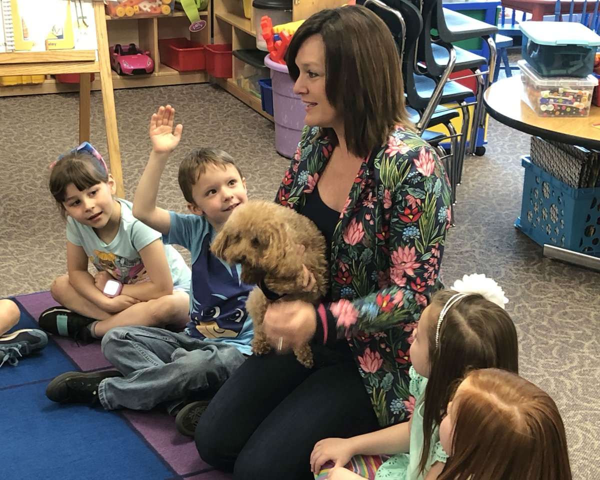 FlushingSchools's tweet photo. Nicole MacDonald, author and former Flushing teacher, visited the ECC to read her new book, Dash's Week. She also brought along the real-life Dash to meet our students. https://t.co/3v0PLxkTEw