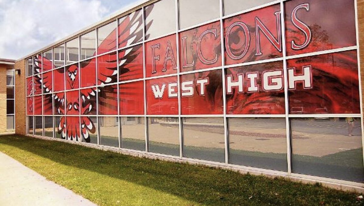 whssenate's tweet photo. Hey West! A reminder that Sophomores can apply for Junior Class officers for next year! Pick up an application in the office!👍📋 #Falconspirit https://t.co/TTpilqvgNx