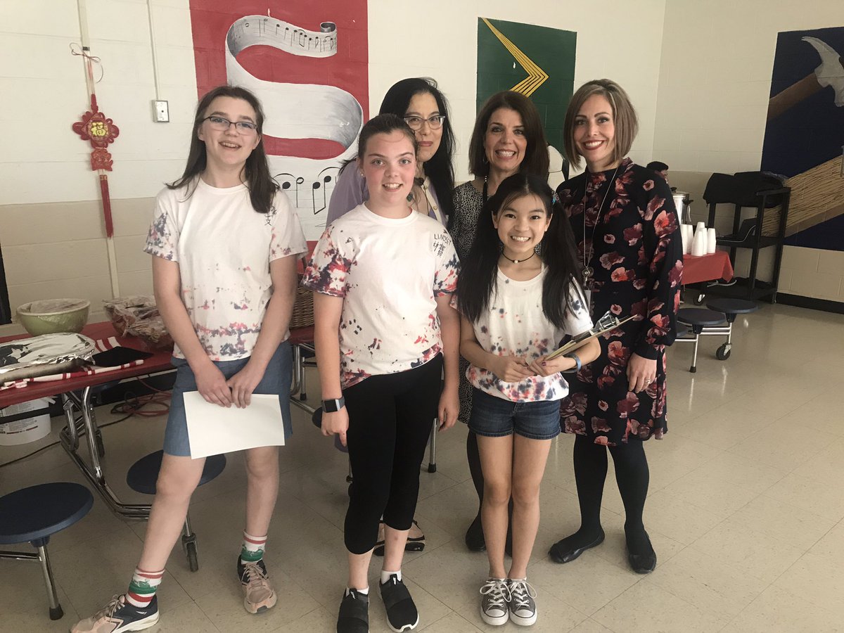 PrincipalDD1776's tweet photo. Students Organize Chinese Open House! #CNH #chinese https://t.co/KCitwBoyv7
