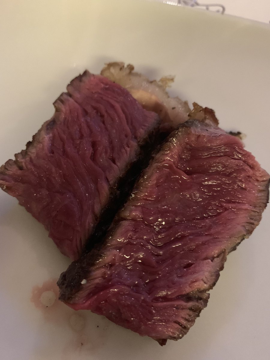 Campaniaslow's tweet photo. Sempre bello vederlo all’opera #Valastro #Mannaia #Marcianise #rubiagallega #Carne https://t.co/3dpByAn6rt