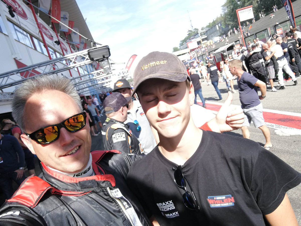 caeldriesjohan's tweet photo. @liesette @gt4series @Codemasters @LasMorasRT @chevrolet @V8Racingbv @CP_Zandvoort @cescopasto @CMRaceNet @PlayStationNL Amai. Super. Je ziet er meer dan gelukkig uit. Vorige jaar zelf ook met Camaro gereden op Zolder tijdens de 24u met BRAXX racing https://t.co/1EUnvYHaRL