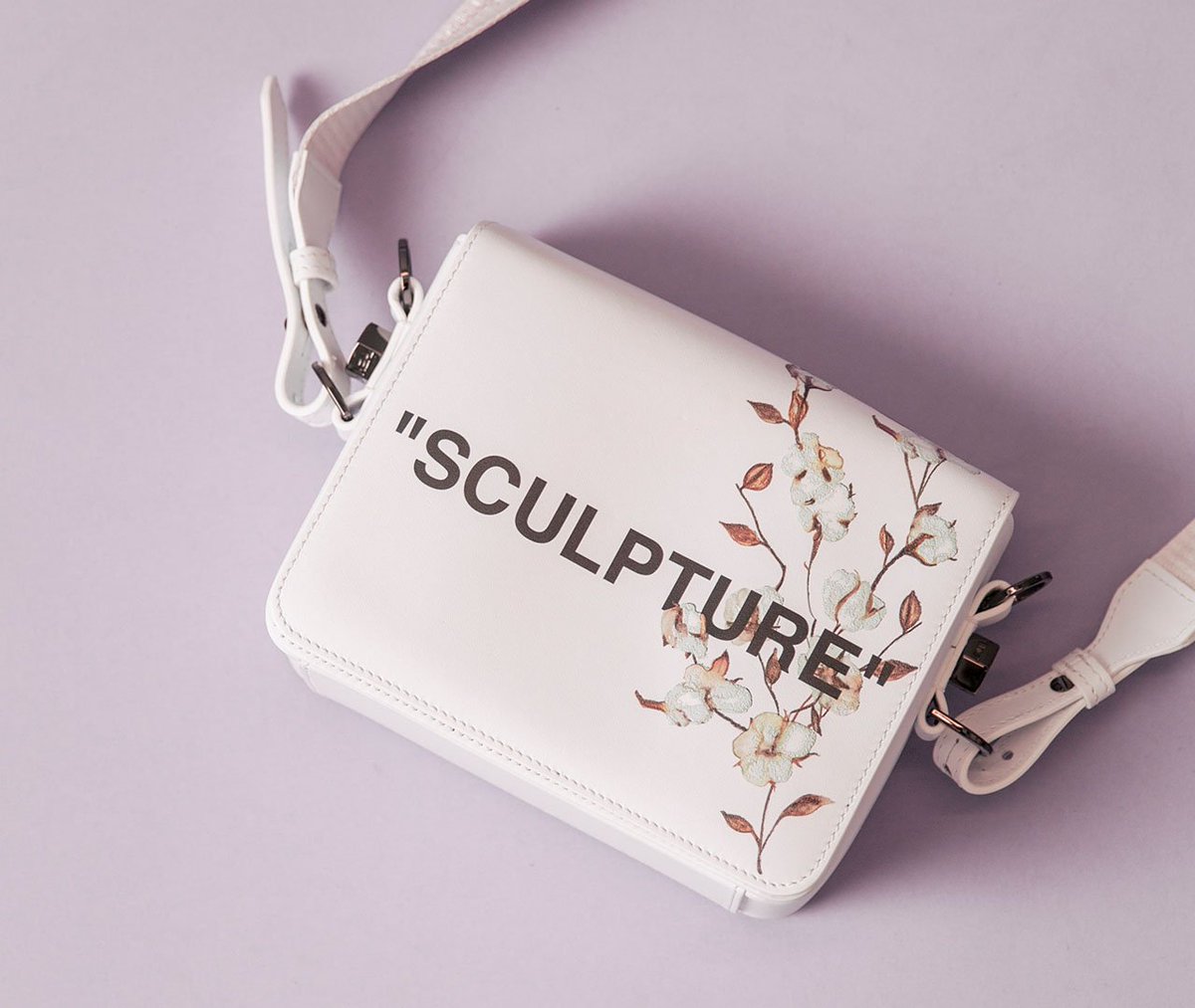 flannelsfashion's tweet photo. Why choose one, when you can have both? Give a #graphic edge to your accessories collection courtesy of @OffWht: https://t.co/eU61UZQ4AI

#OFFWHITE #SCULPTURE #OFFWHITEBAG https://t.co/a2SsPXC16Q