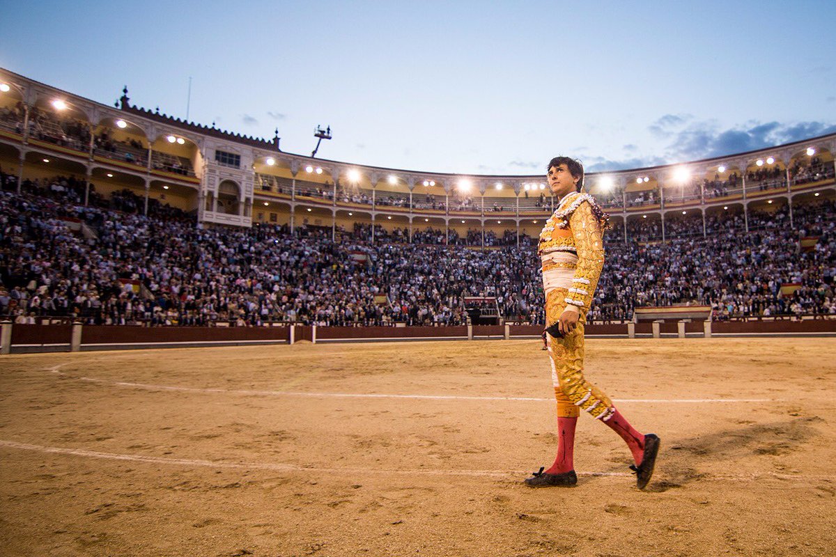 RocaRey's tweet photo. No puedo dejar de pensar en ti...

#Madrid #RocandRey🤟 https://t.co/rAz6BBMHMr
