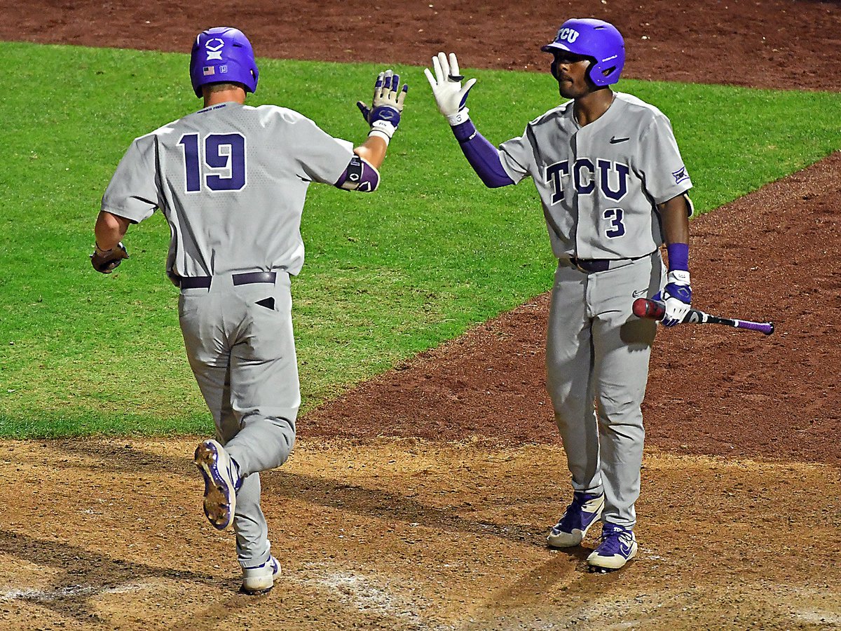 🚨 Records BROKEN for an inning courtesy of <a href="/TCU_Baseball/">TCU Baseball</a> 🚨

⚾️ Runs: 1⃣4⃣
⚾️ RBIs: 1⃣4⃣
⚾️ Hits: 1⃣1⃣

In addition, the Horned Frogs tied the record for Home Runs in an inning (3⃣) and At-Bats (1⃣5⃣)‼️ #Big12BSB