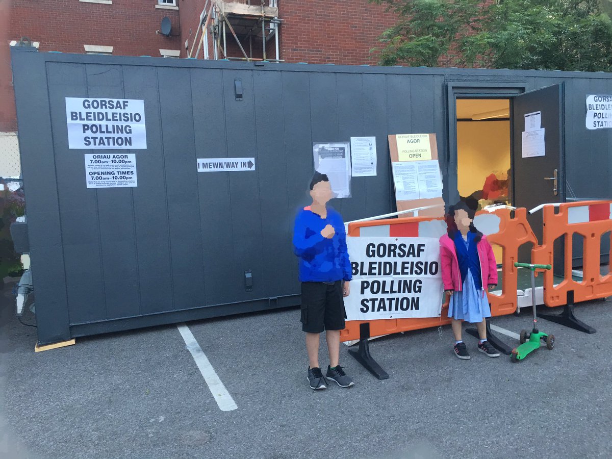 EileenWongWong's tweet photo. I took my #MiniWongs along to show them how democracy works.
It’s their future and it’s our responsibility to make our votes 🗳 count!
#InformedCitizens #MakeItCount https://t.co/F3s8LIIUIU