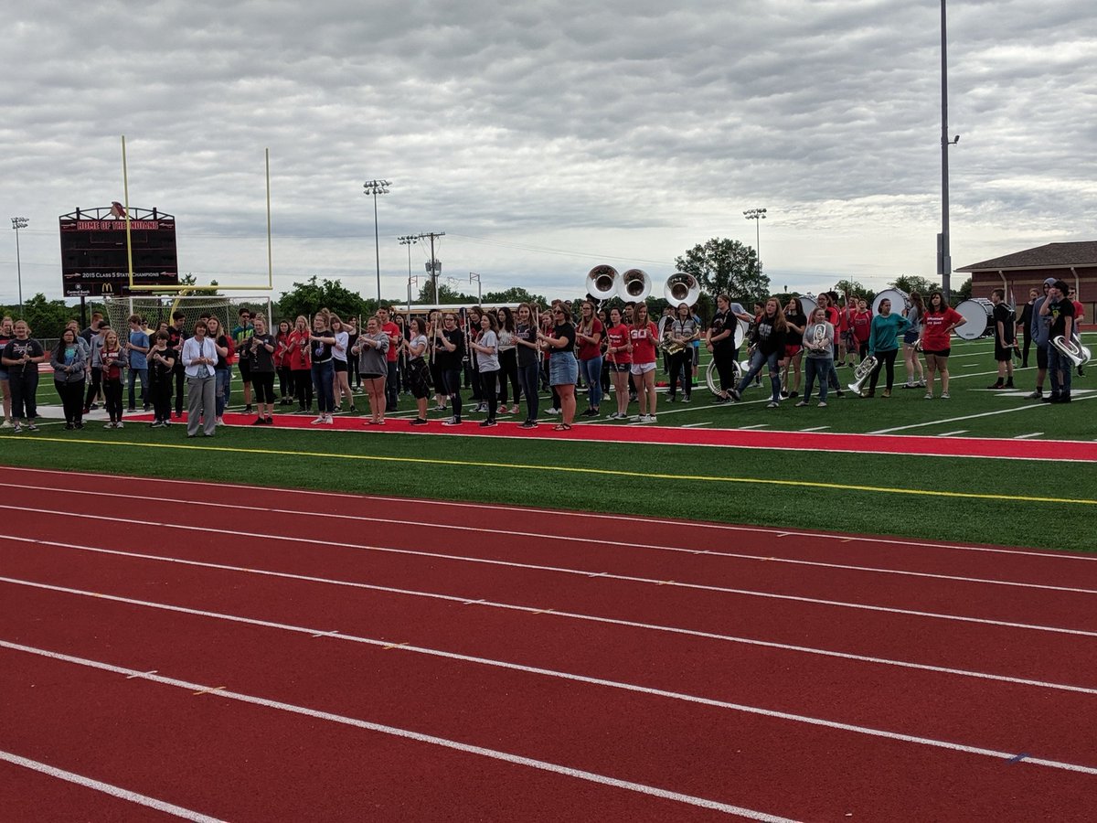 FOHS_FODT's tweet photo. Coming together to support our students with 95% and higher attendance! #fortpride #onetribe https://t.co/ac58RsglIE