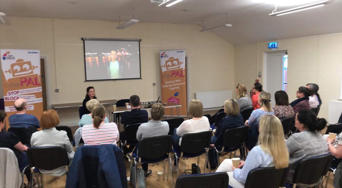 DryArchCentre's tweet photo. Dry Arch Cyberpal team were in Tobermore! 
Parents workshop for families from Kilross PS and Gaelscoil Na Speiríní part as part ofshared education.

Vital info on how to keep children safe online.

#internetsafety #keepingchildrensafe #education  #dryarchchildrenscentre https://t.co/OsgmdsOfoO
