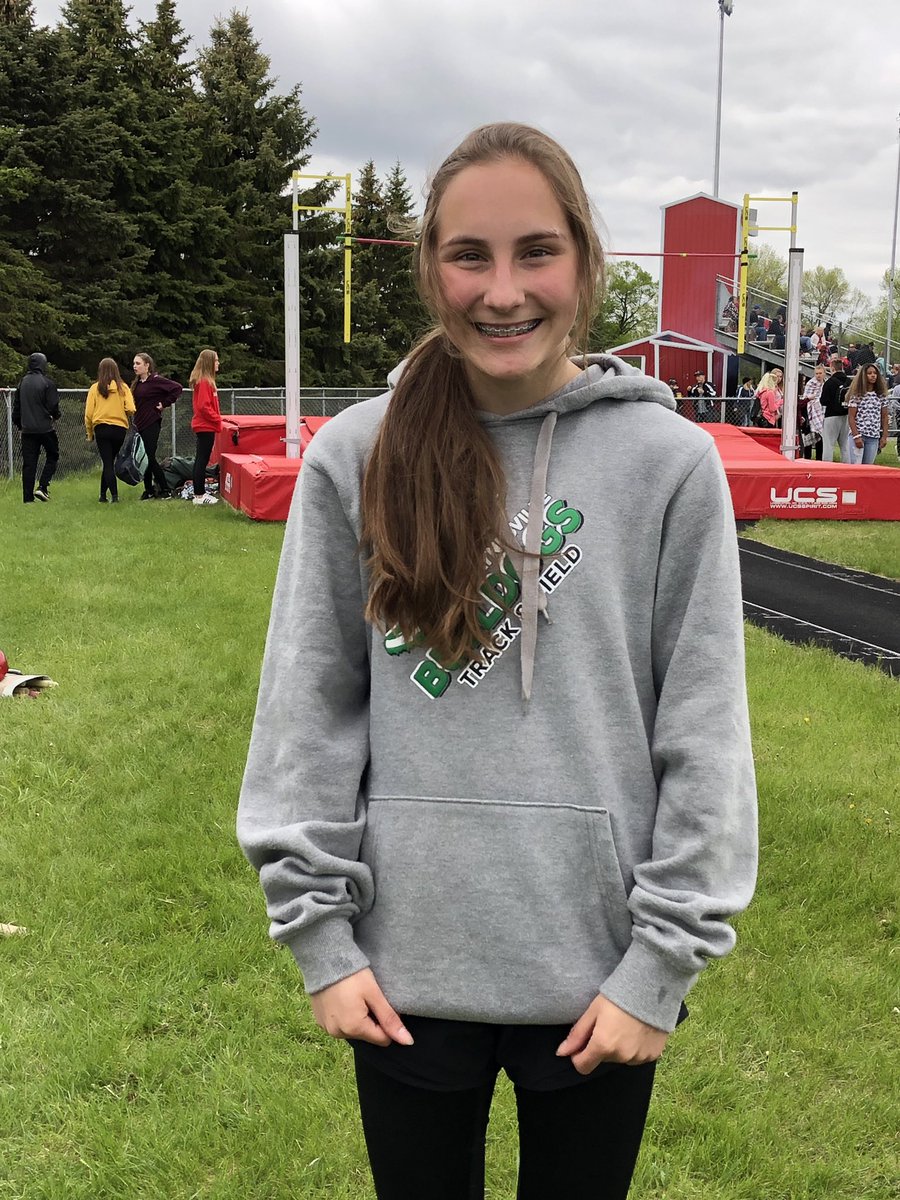 KWoelfel_runfun's tweet photo. #sectionqualifier #polevault https://t.co/mhDV2E7wpa