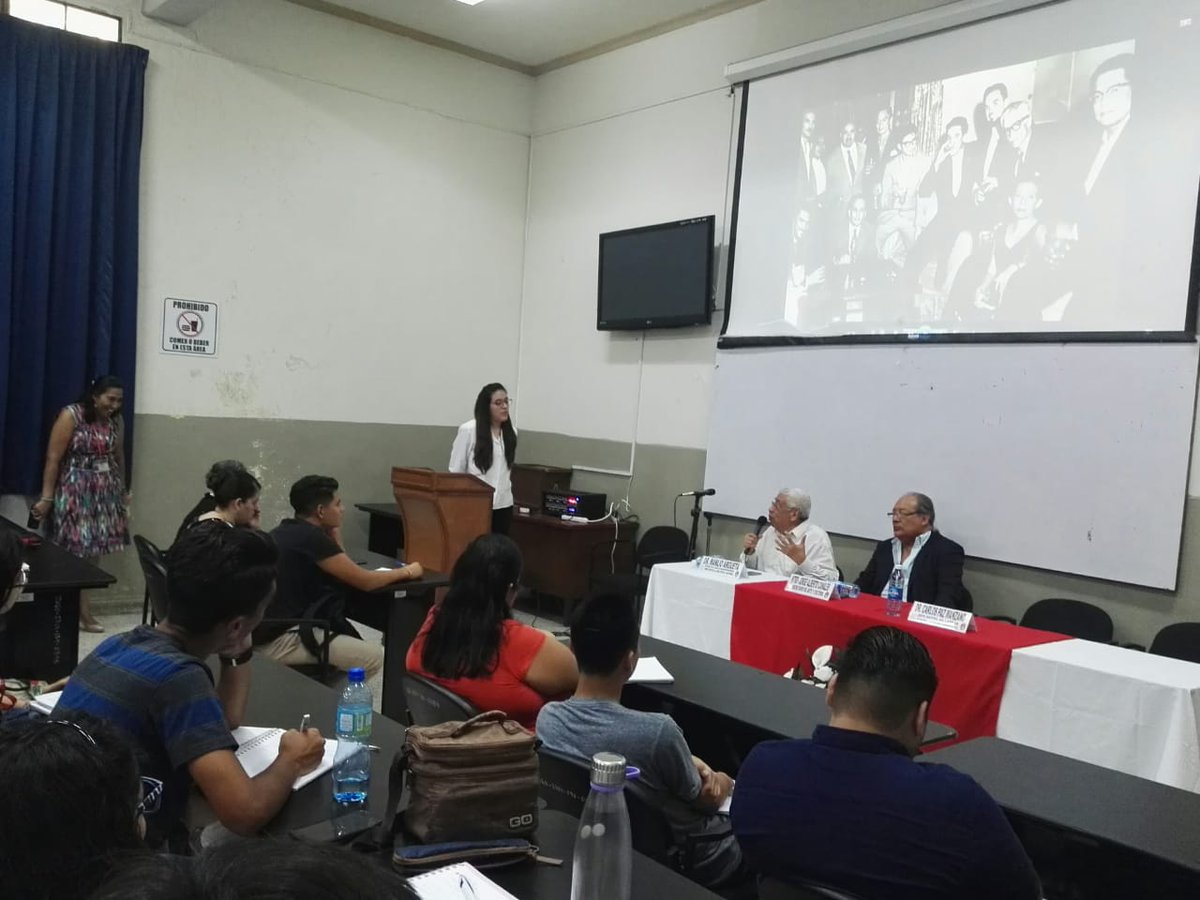 BINAES_FG's tweet photo. Un conversatorio sobre la vida de Roque Dalton se realizó en la Facultad de Jurisprudencia de la @UESoficial como parte de la conmemoración de su natalicio y muerte. Manlio Argueta fue el orador principal. La biblioteca instaló una exposición del escritor asesinado en los años 70 https://t.co/wDjpo3ESNO