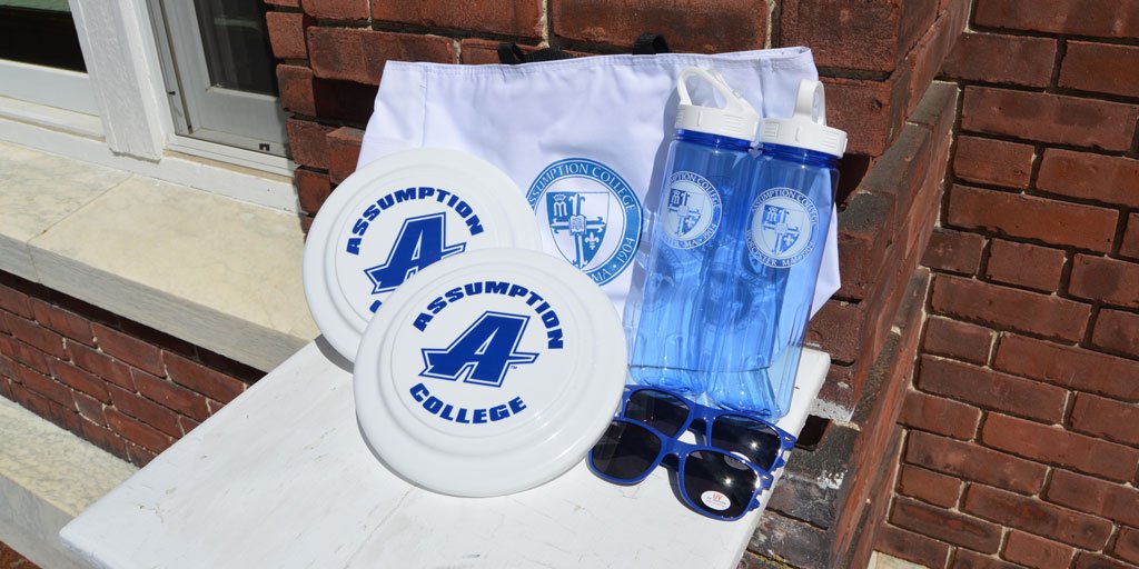 AssumptionUadm's tweet photo. Summer visits start soon on 6/3! 🌞 Register for one of our special visit opportunities: https://t.co/DUySvwuzYQ 😎 While here, take pictures along your tour route and hashtag #PicMeAC. You'll be entered to win an Assumption prize pack! 📸 https://t.co/XFCT7BEedZ