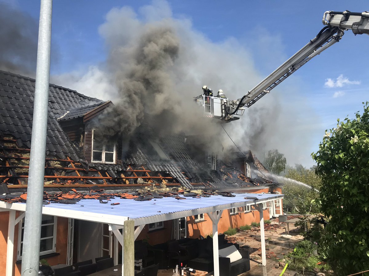 112Furesoe's tweet photo. Vi har i dag assisteret ved, en større brand ved Helsinge, med 2 sprøjter, og en tankvogn ( 12 mænd ) ... https://t.co/fm9rbQKfS7