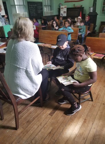 2ndSandberg's tweet photo. 2G had a fantastic time visiting Rassbach Museum and Caddie Woodlawn Park as a culmination of our Pioneer Unit! #gotRHpride https://t.co/IQe4pG84GE