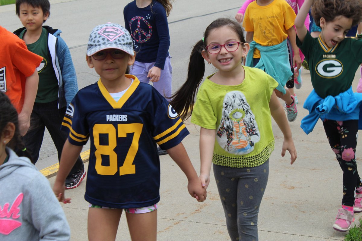 greenbayschools's tweet image. Students at @GBWilderES walked today to find a cure for @JDRF. So far, the school community has raised more than $800! Thanks to @otis_day for providing the music this afternoon. #GBAPSProud #CommunityReady