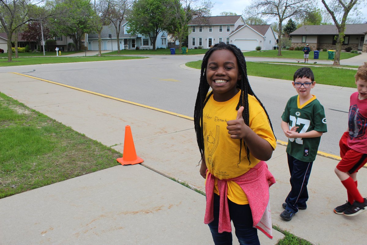 greenbayschools's tweet image. Students at @GBWilderES walked today to find a cure for @JDRF. So far, the school community has raised more than $800! Thanks to @otis_day for providing the music this afternoon. #GBAPSProud #CommunityReady