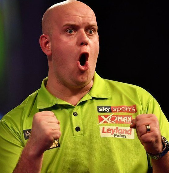 bet365's tweet photo. Who is the greatest of all-time?

RT - Phil Taylor
💚 - Michael van Gerwen https://t.co/fB4xScKEQM