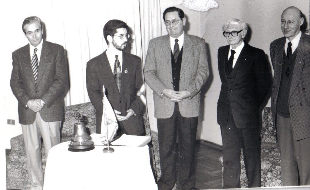 chillanoriente's tweet photo. En un día como hoy, en 1989, hace 30 años, se realizaba la sesión constitutiva de nuestro club. Un recuerdo afectuoso de los socios fundadores y del gran padrino que tuvimos, el académico de la Udec y destacado rotario, don Luis del Villar Zarco. https://t.co/mYo4CUlwV0