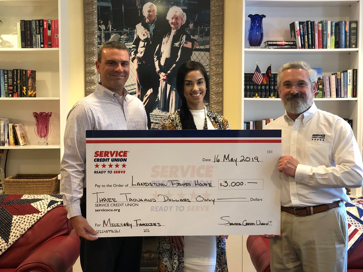 DCUC_HQ's tweet photo. You can always count on a Defense #CreditUnion to support the #military! @Servicecu partners with #AFFN to donate $3,000 to the Landstuhl Fisher House, which provides a home away from home for families of patients receiving medical care at @LRMC_Landstuhl.
https://t.co/oMGdXC6b6x https://t.co/RtyNqlf7bX