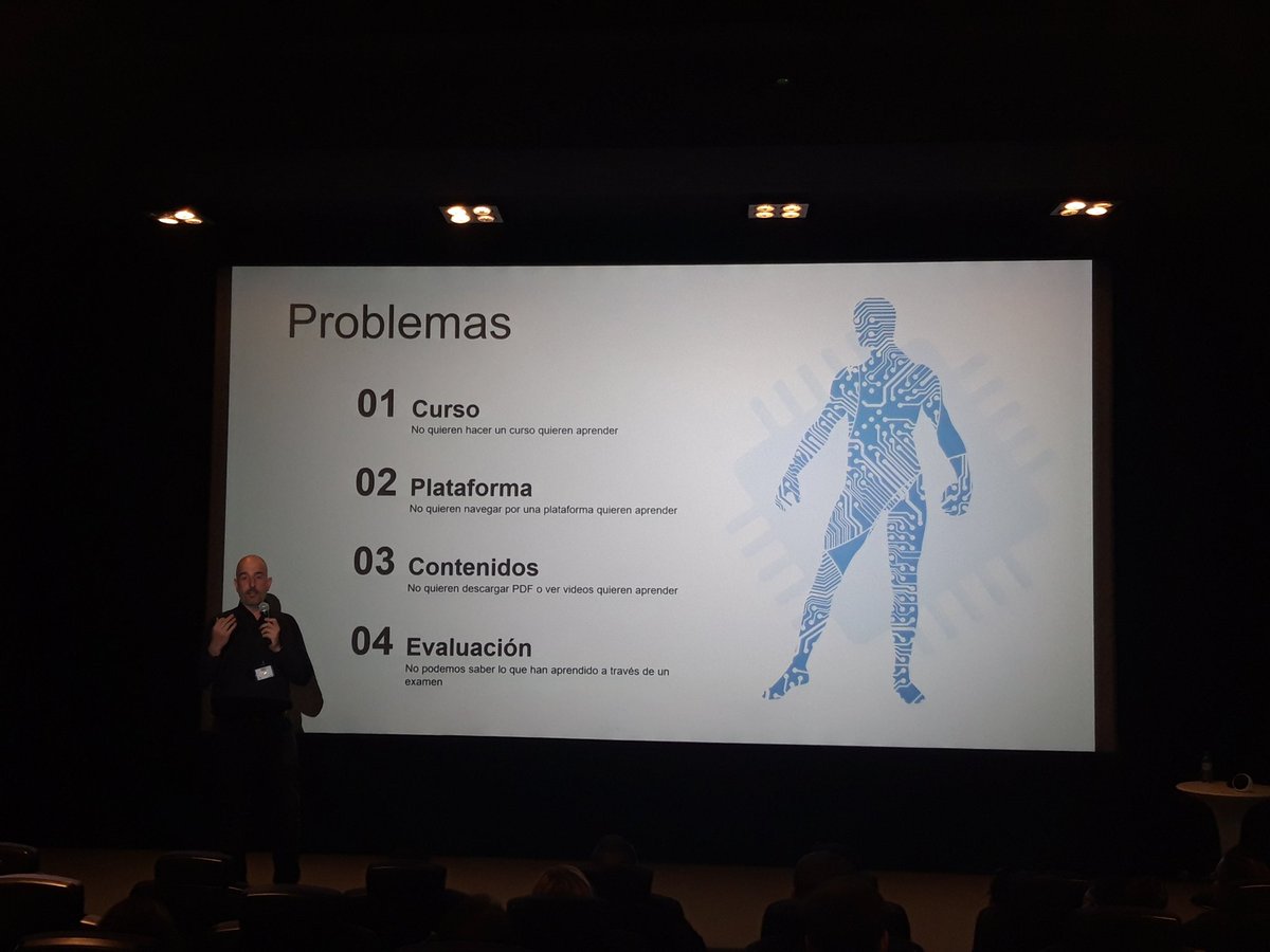 "Ahora cualquiera puede hablar con una máquina", Luis González, Head of Human Sciences en @immunecoding, expone el cambio de la educación gracias al #VoiceTech. #DisruptersDay