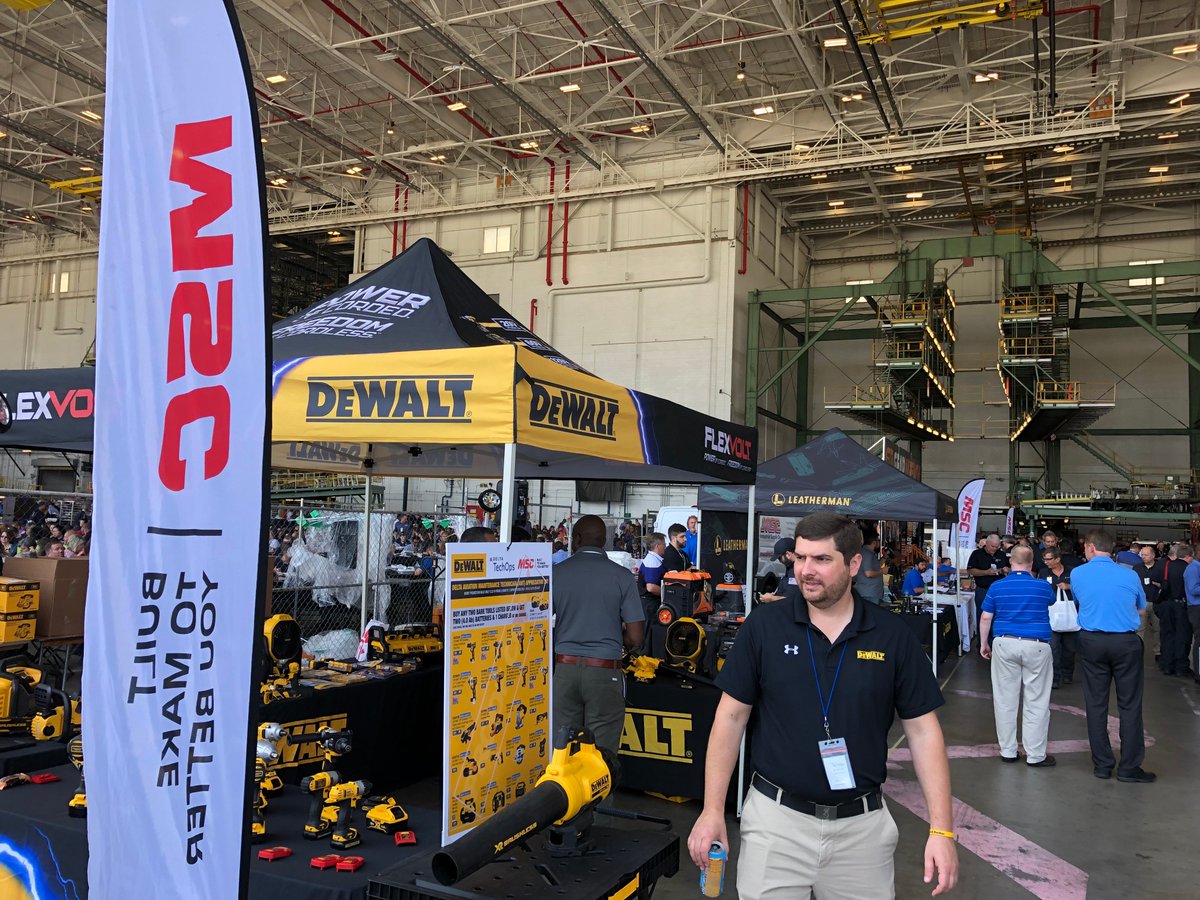 MSC_Industrial's tweet photo. We are at @atlairport today with @gearwrench celebrating #AviationMaintenanceTechnicianDay and the many skilled and experienced technicians that are dedicated to keeping #Aviation safe. #AMTDay #DeltaTechOps https://t.co/JqVyQygF1R