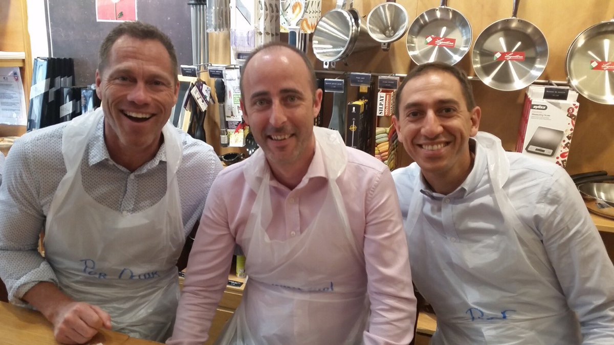JoinCornerstone's tweet photo. Never did a little bit of fine cooking harm anyone! 👨🏻‍🍳👩🏾‍🍳 Our cornerstars get #chef certified this past week in a team building event in London #jummy #cornerstars #csodlife https://t.co/Krp15e2mY5