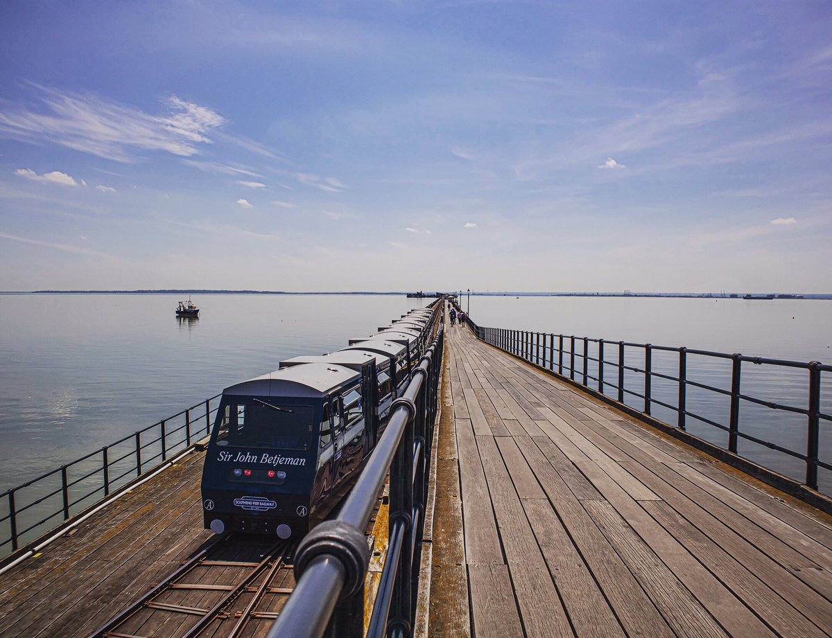 sfestuaryphotos's tweet photo. Train on its way up the pier... #Southend #southendpier #Essex #SouthendOnSea #train #piertrain #photo #photography https://t.co/hXRppXJBLd