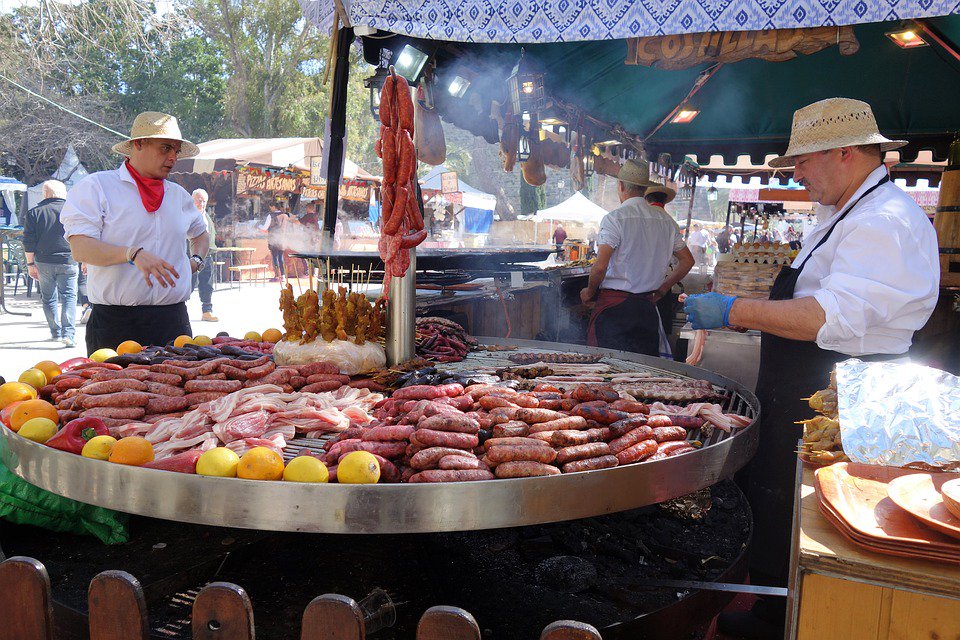 FrostBankTower's tweet photo. Hot Luck Festival is returning to downtown Austin this Memorial Day weekend with food, music, and the best chefs in town 👩‍🍳 bring your appetite and your dancing shoes! 🔥😋 #401congress #frostbanktower #fbt #atx #austin #austintexas #congressave #hotluckfest #hotluck https://t.co/voZQFl9Duw