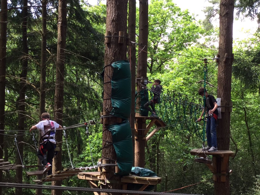 DunhurstCamps's tweet photo. Et cet après-midi, les garçons faisent d’acrobranche. 
#Block2inFrance #MonkeyingAround @DunhurstSchool https://t.co/dxBnf8Qxpw
