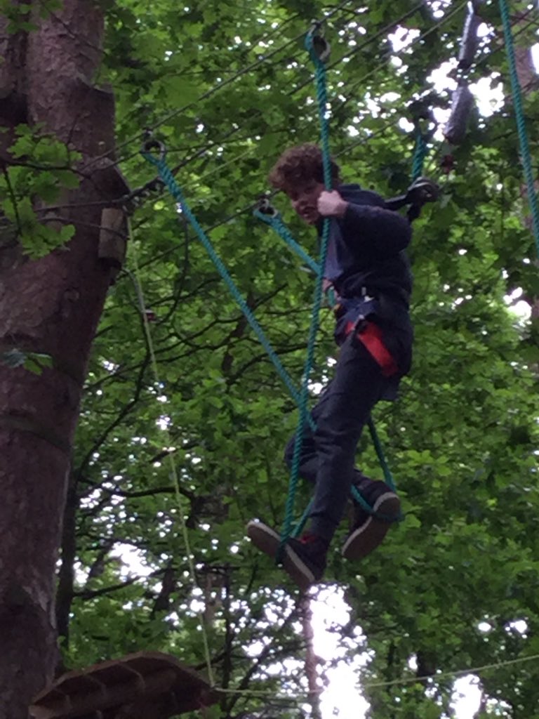 DunhurstCamps's tweet photo. Et cet après-midi, les garçons faisent d’acrobranche. 
#Block2inFrance #MonkeyingAround @DunhurstSchool https://t.co/dxBnf8Qxpw