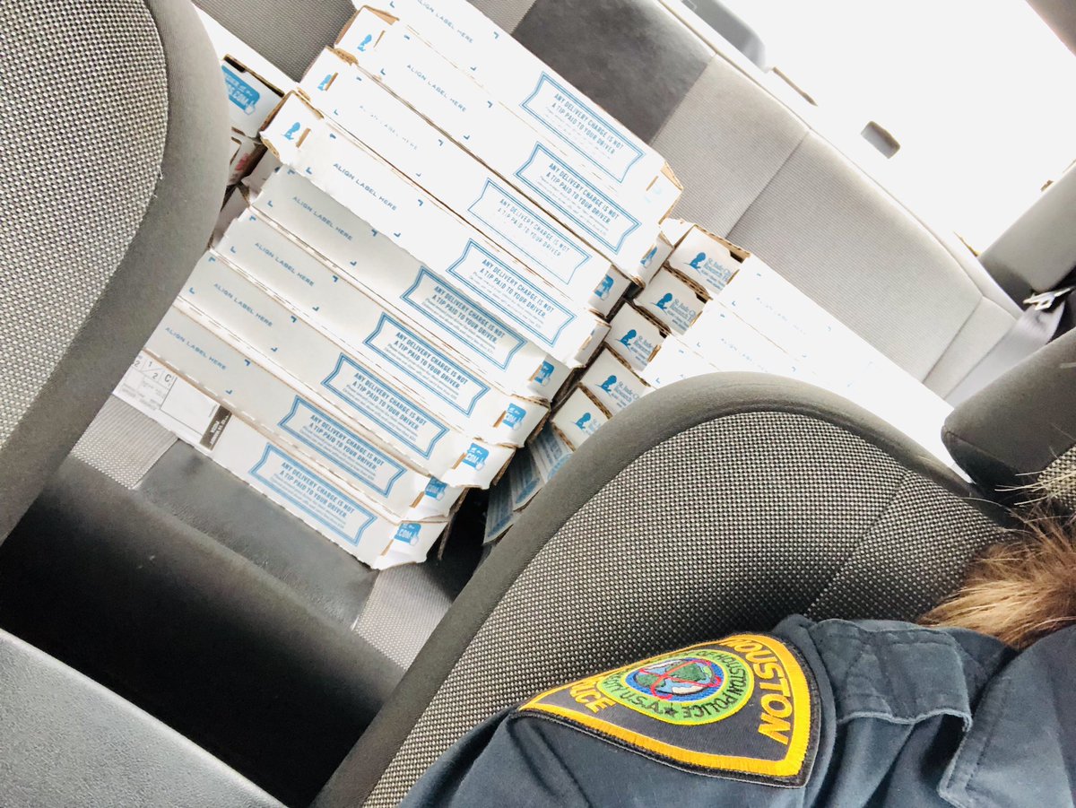 hpdcentralpal's tweet photo. Last day @MemorialElm for me until next semester! Pizza party enroute for my 4th and 5th grade mentees! So proud of y’all!!🍕🥳 #allforthekids #GHPAL #supportHISD #greatschools #thefutureisbright https://t.co/bBU0woUMrX