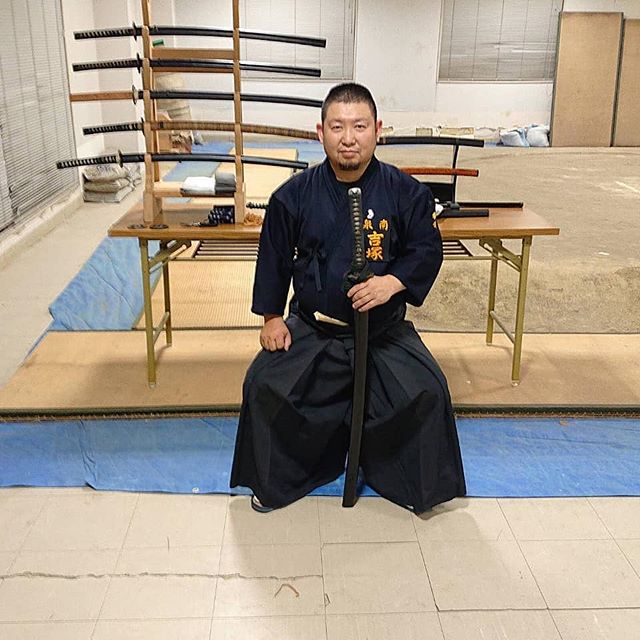 SamuraiKIX's tweet image. 記念撮影(^^)#記念撮影 #道場 #吉塚寿幸 #yoshizukatoshiyuki #toshiyukiyoshizuka #iai #katana #sword dlvr.it/R5HRG4