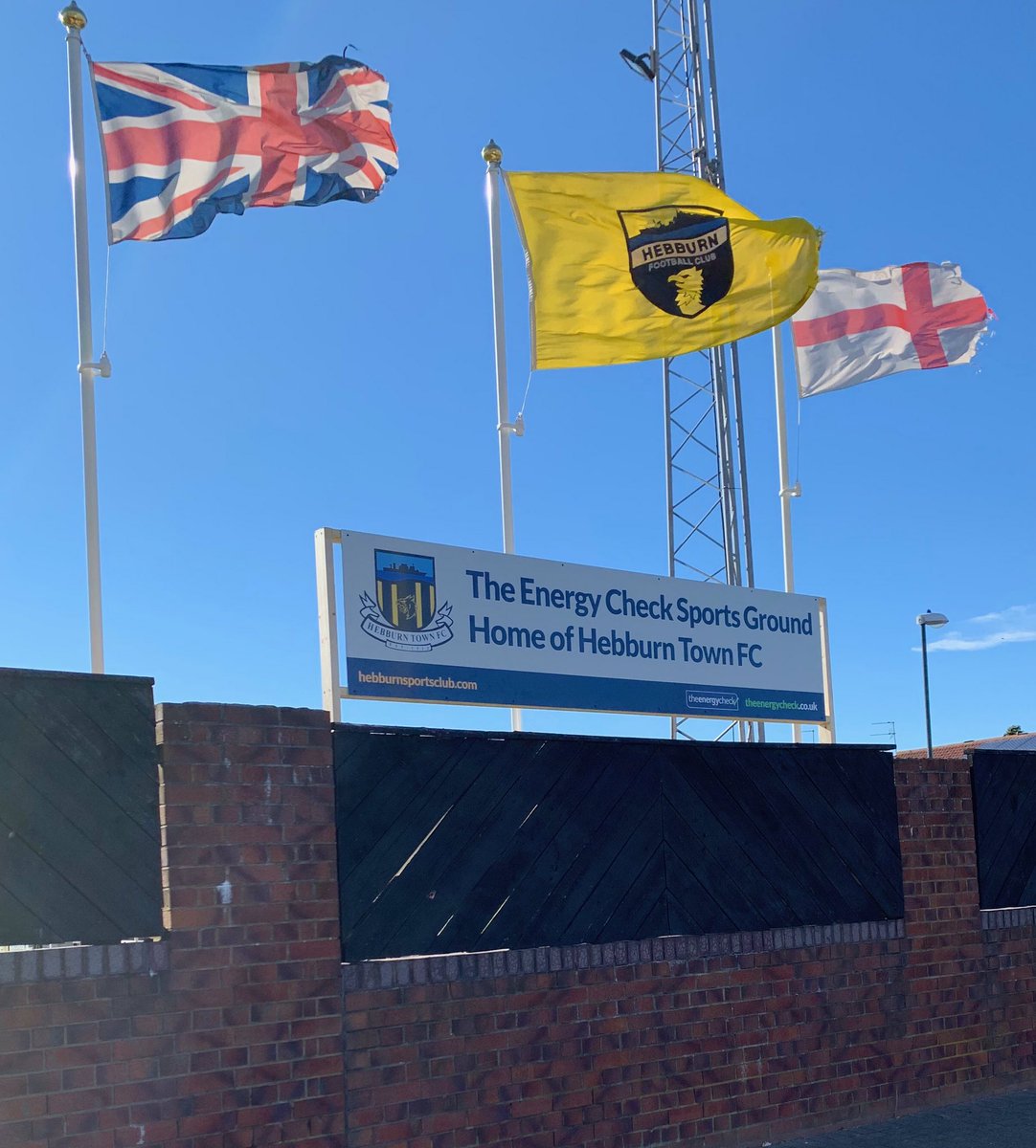 HebburnTown's tweet photo. Doesn’t it look better with an official sign @TECC_Sports Ground @theenergycheck #officialwithasign 🐝🐝🐝🐝 https://t.co/wwQ1HdkGOV