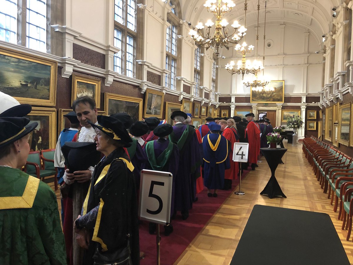 PaulJLayzell's tweet photo. Getting ready for Honorary Fellows ⁦@RoyalHolloway⁩ https://t.co/II7IQWcYck