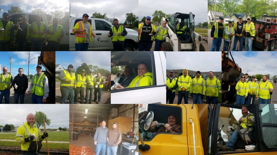DustinHansen18's tweet photo. Saying thank you to our teams with fresh baked chocolate chip cookies! #NationalPublicWorksWeek #onesf https://t.co/IU5gmnIOpH
