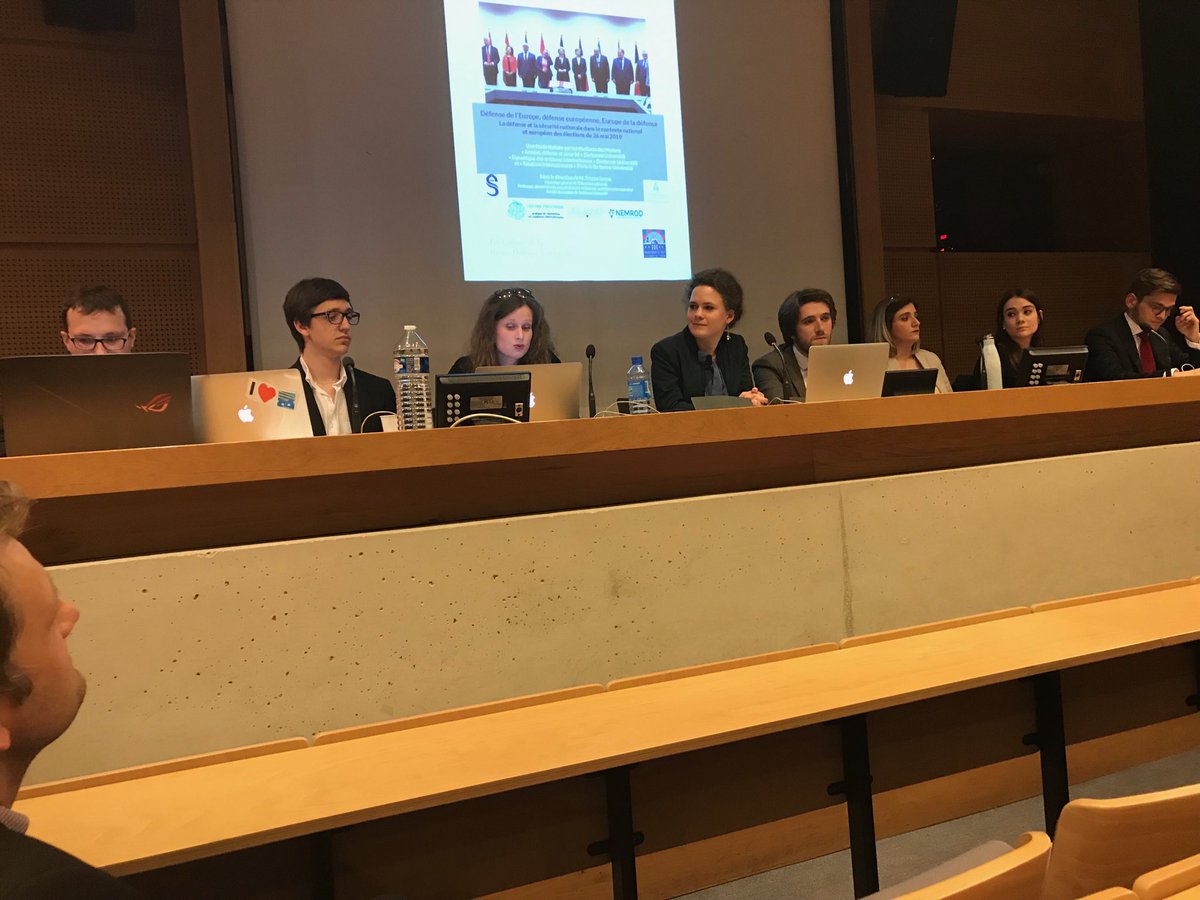 OlivierForcade's tweet photo. Excellente présentation des Cahiers de la Revue Défense nationale par les étudiants des masters histoire et relations internationales de Sorbonne Université et Paris 2 Panthéon Assas, fruits de recherches sur la Défense de l’Europe, la défense européenne et l’Europe de la Defense https://t.co/AQnkUlQTyC