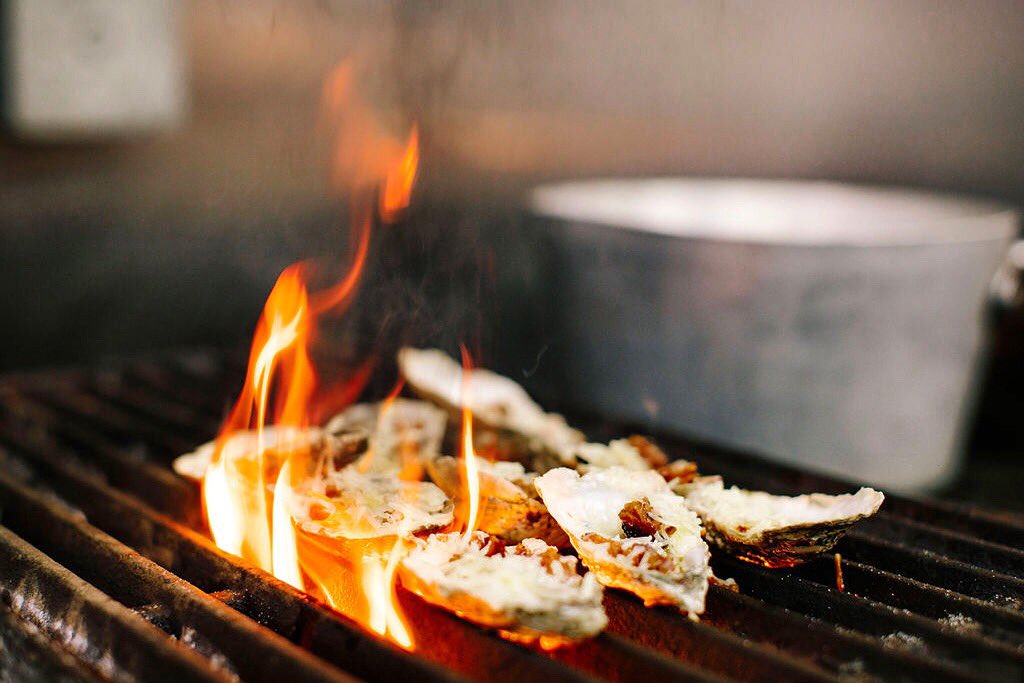 Chargrilled to perfection. 🔥
#RT for Jalapeño Cheddar
❤️ for Parmesan Garlic!
#oysterlovers #foodporn #shuckinshack