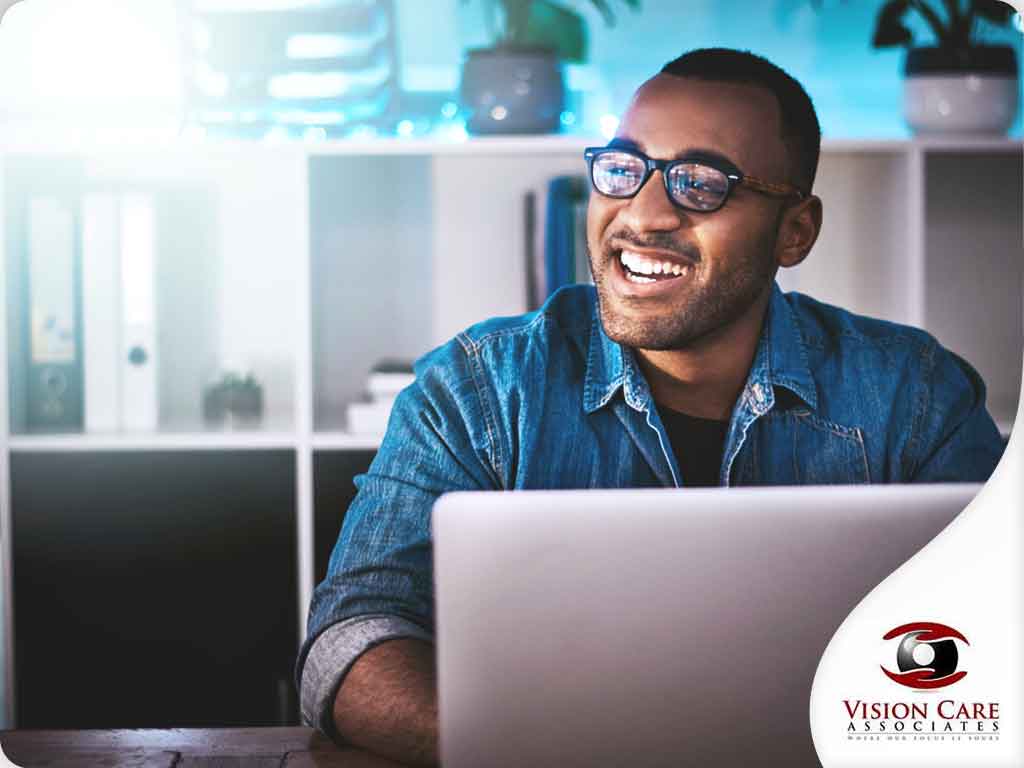 visioncareassoc's tweet photo. Find out how blue light affects your health and vision. https://t.co/kaVG5lZ8ix https://t.co/mUqPrrYOq9