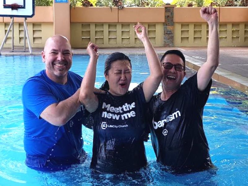 MedlinsMission's tweet image. Celebrating New Life!  (My Very 1st Baptismal Service) 
Rejoice with Kim and I as we celebrate 7 years of God's faithfulness in Manila as media missionaries in our latest Echo newsletter:  
"Till now God has helped us." - mailchi.mp/c9100e628b4d/t…