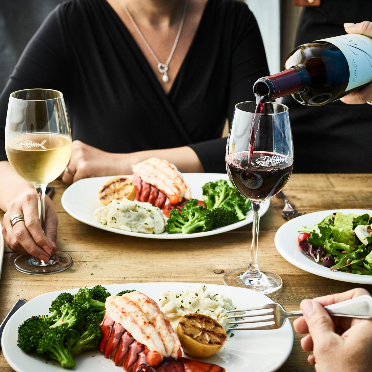 Lobster👏 3-course👏 dinner 🦞

*Only available today, May 23!