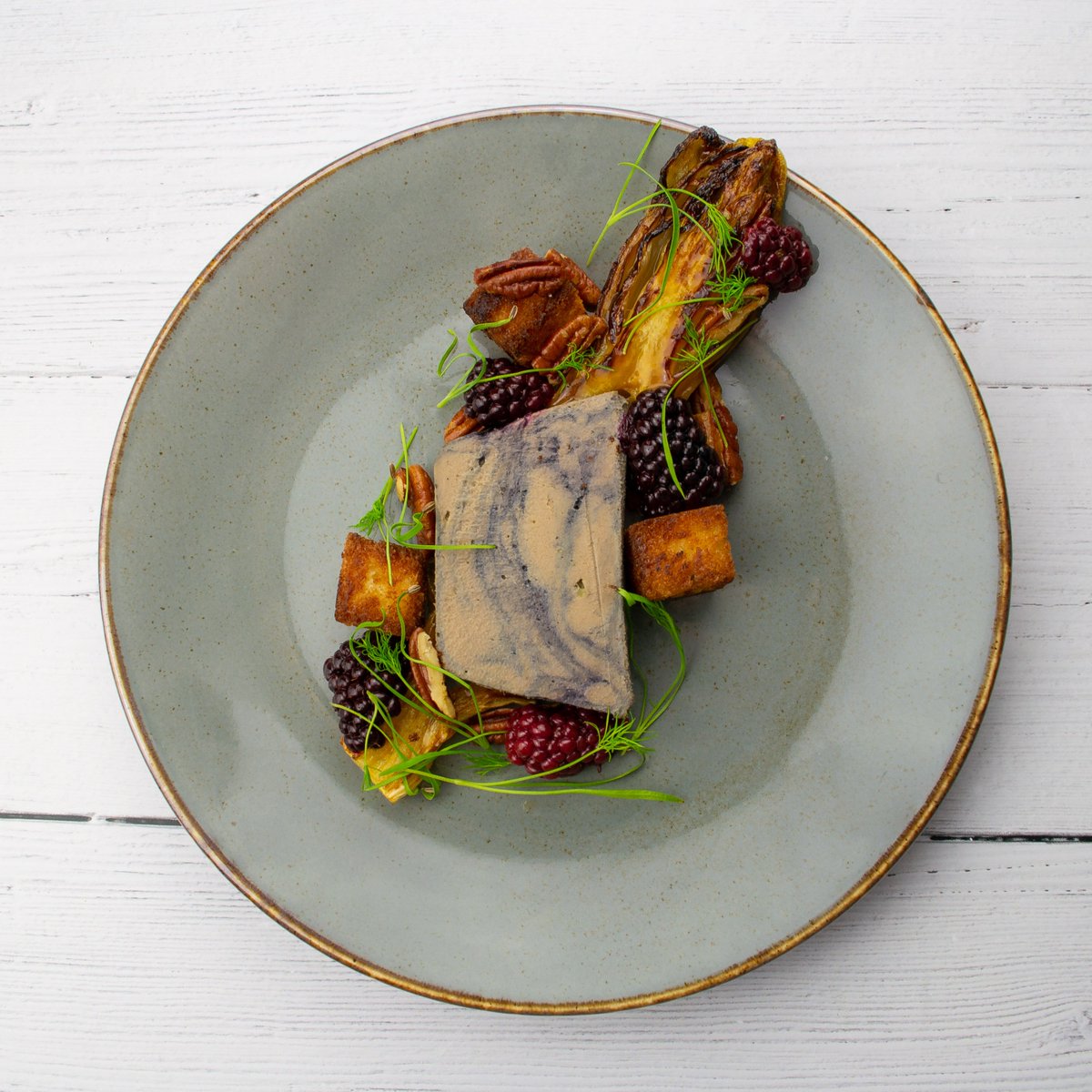 ProChefRange's tweet image. Pro Chef Plate No. 26: Our brand new Chicken Liver, Prosecco and Blackberry Parfait can soon be ordered from your local wholesaler! Try pairing it with braised chicory, pickled blackberries, brioche cubes and pecans. For more info ➡️ow.ly/RLB950unmn3