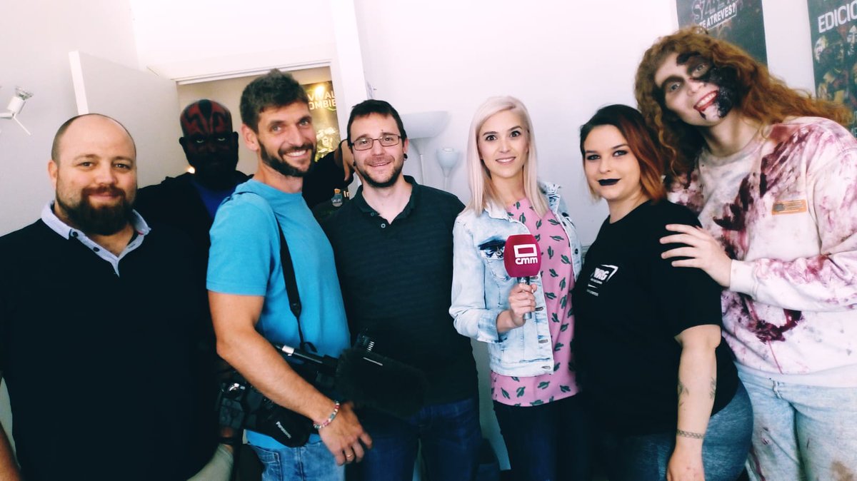 WRG_SZ's tweet photo. Hoy han venido a nuestras oficinas @Lidia_vallejo y @rafaquero10  de @AnchaCLM con motivo del #DíaDelOrgulloFriki, ya sabéis que somos una referencia haciendo de lo 'friki' un modo de vida y un trabajo.

Hoy, a partir de las 21.15 en @CMM_es ¡No os lo perdáis! https://t.co/e8gQv2xsjw