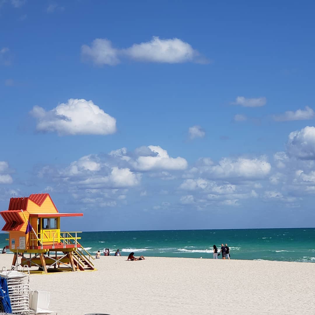 EMiamiBeach's tweet photo. Experience the sun and the sand... #experiencemiamibeach #miamibeach #mbvca #sobe #southbeach #beachjunkie https://t.co/aRHmBoaQLn https://t.co/1vJlgUSh6j