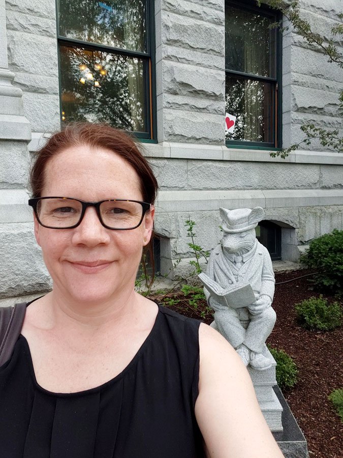 ThisIsVT's tweet photo. The creative sector also includes LIBRARIES, such important cultural hubs! I volunteer at my local library, Kellogg Hubbard @KelloggHubbard in Montpelier. I especially love the mouse out front carved by Ryan Mays. #creativeeconomy #vtlibraries https://t.co/ISOi4Z98m4