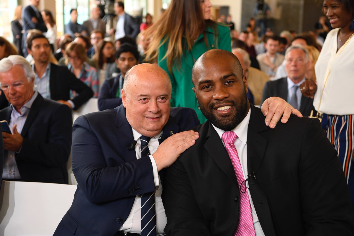 rolandgarros's tweet photo. .@teddyriner va procéder au tirage au sort de #RG19 https://t.co/YnoP6LDtVm