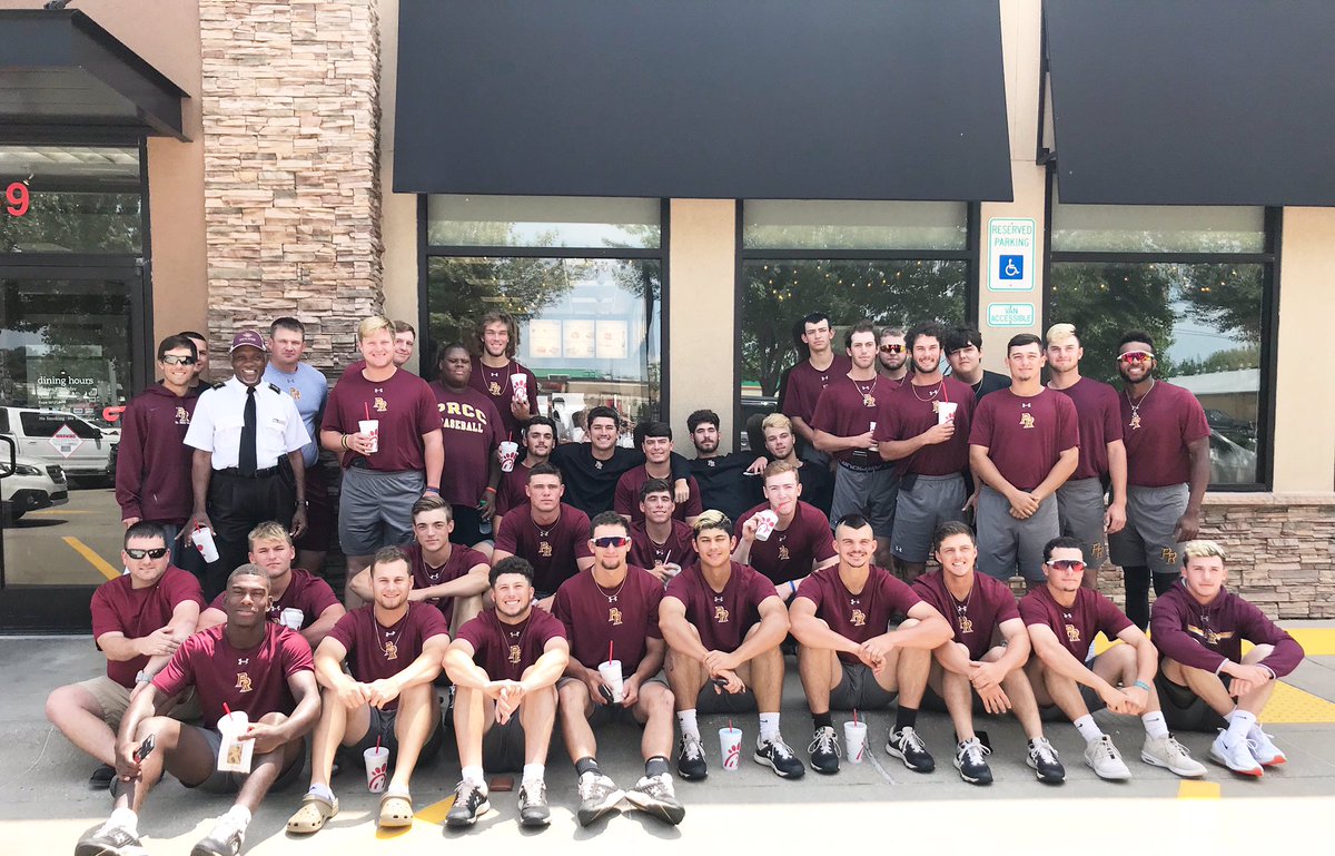 cfanorthcollege's tweet photo. Good luck to the Pearl River CC Baseball team in the Junior College World Series in Enid, OK๐โพ๏ธ We appreciate you guys stopping for lunch today! #eatmorechicken #playmorebaseball @PRCC_Baseball https://t.co/EuQh1yqC1x