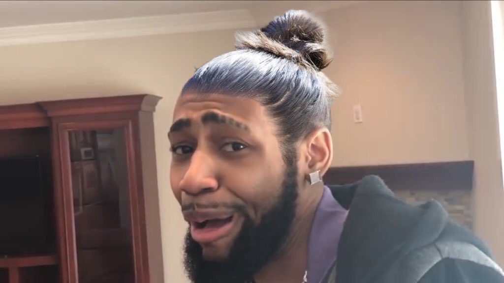DaequanLoco's tweet photo. TSM ain't take no percentage of my hairline ya fucks. Be jealous of my beautiful luscious man bun 😤 https://t.co/NVaTZLo9d1