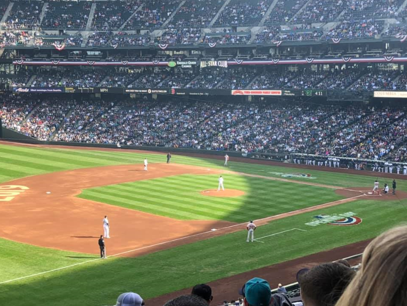 wsferries's tweet photo. We're expecting nearly half a million customers today through Tuesday 5/28 for #MemorialDay travel. That's the equivalent of more than 10 sellout crowds at @TMobilePark! Check this out for #MDFerryTips👉https://t.co/QJDbkU2Uip https://t.co/08a5QqXiTO