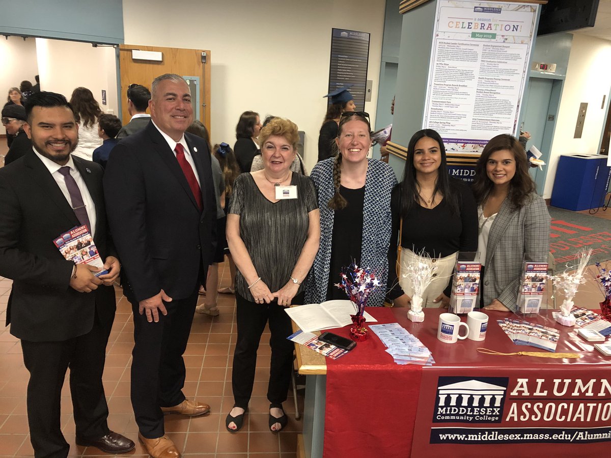 patrickecook's tweet image. Our 2019 distinguished alumnii @bedfordpd Chief Robert Bongiorno joins his fellow @MiddlesexAlumni @middlesex_cc #Bedford #Lowell #MCCGrad