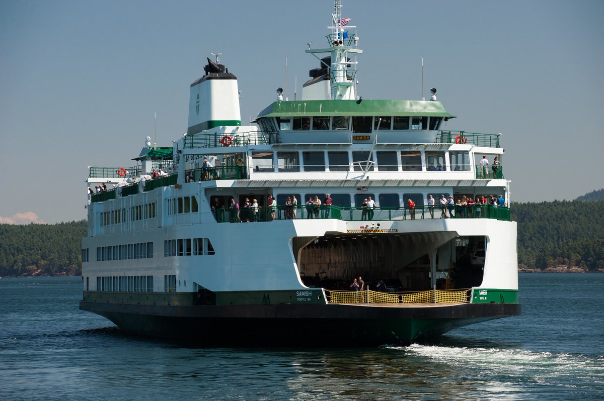 wsferries's tweet photo. We're expecting nearly half a million customers today through Tuesday 5/28 for #MemorialDay travel. That's the equivalent of more than 10 sellout crowds at @TMobilePark! Check this out for #MDFerryTips👉https://t.co/QJDbkU2Uip https://t.co/08a5QqXiTO